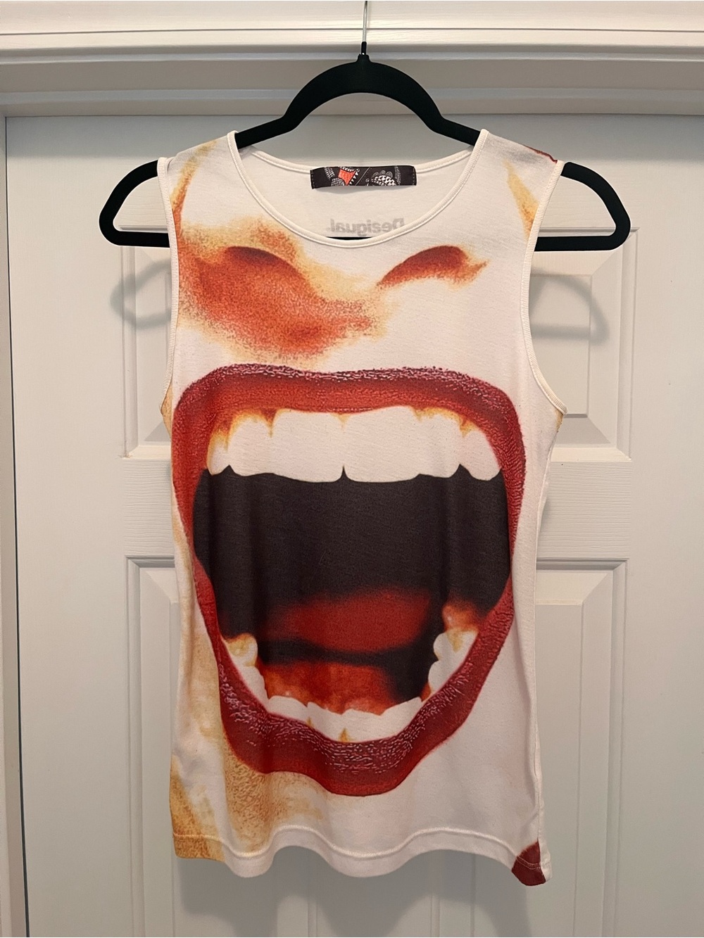 Desigual Sleeveless Graphic Mouth Print Tank Top - White, Red, Brown